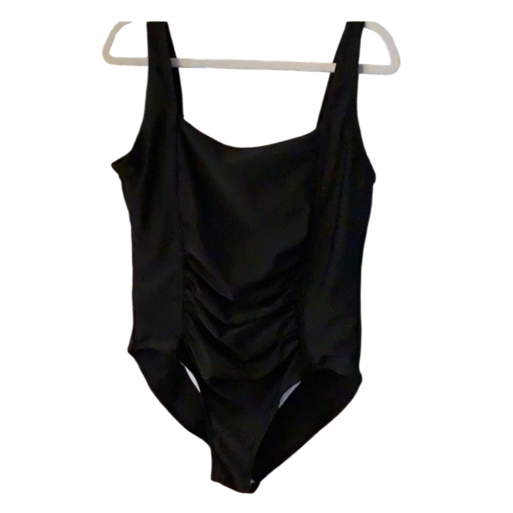 Swimsuit black one piece size 14 built in bra removable pads NWOT 🌴